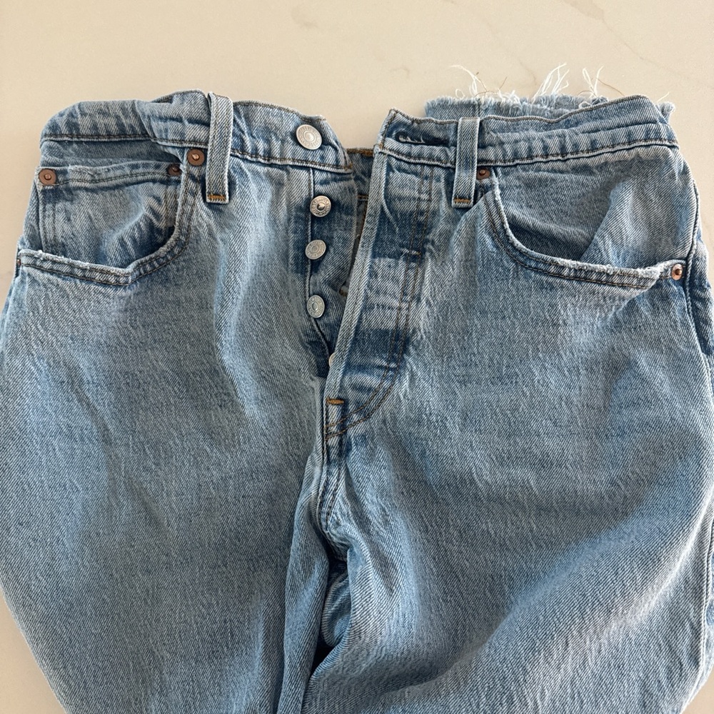 LEVI HIGH RISE Light Blue Denim Jeans